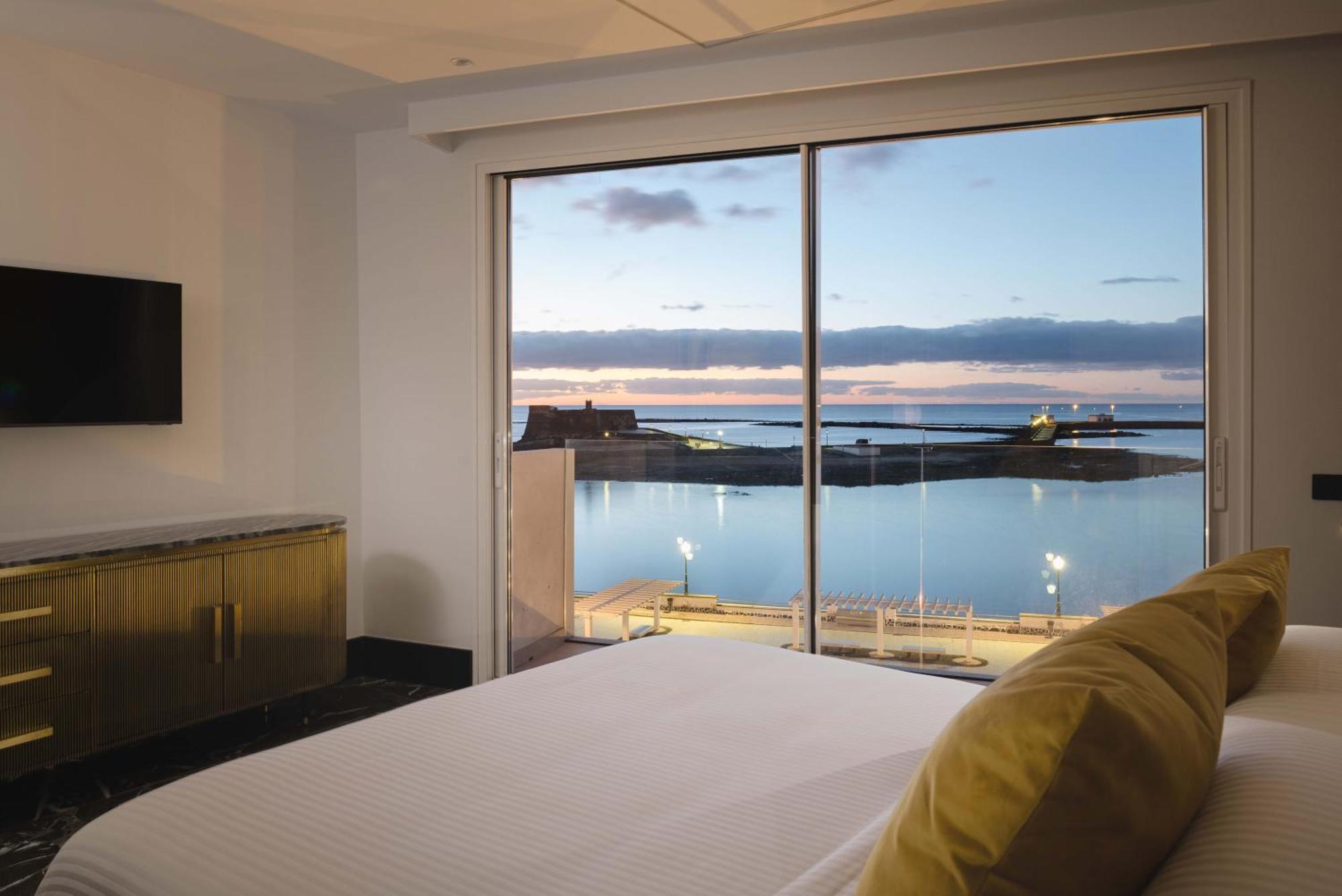 Blue Marina Suites - Boutique Apartments Arrecife  Bagian luar foto
