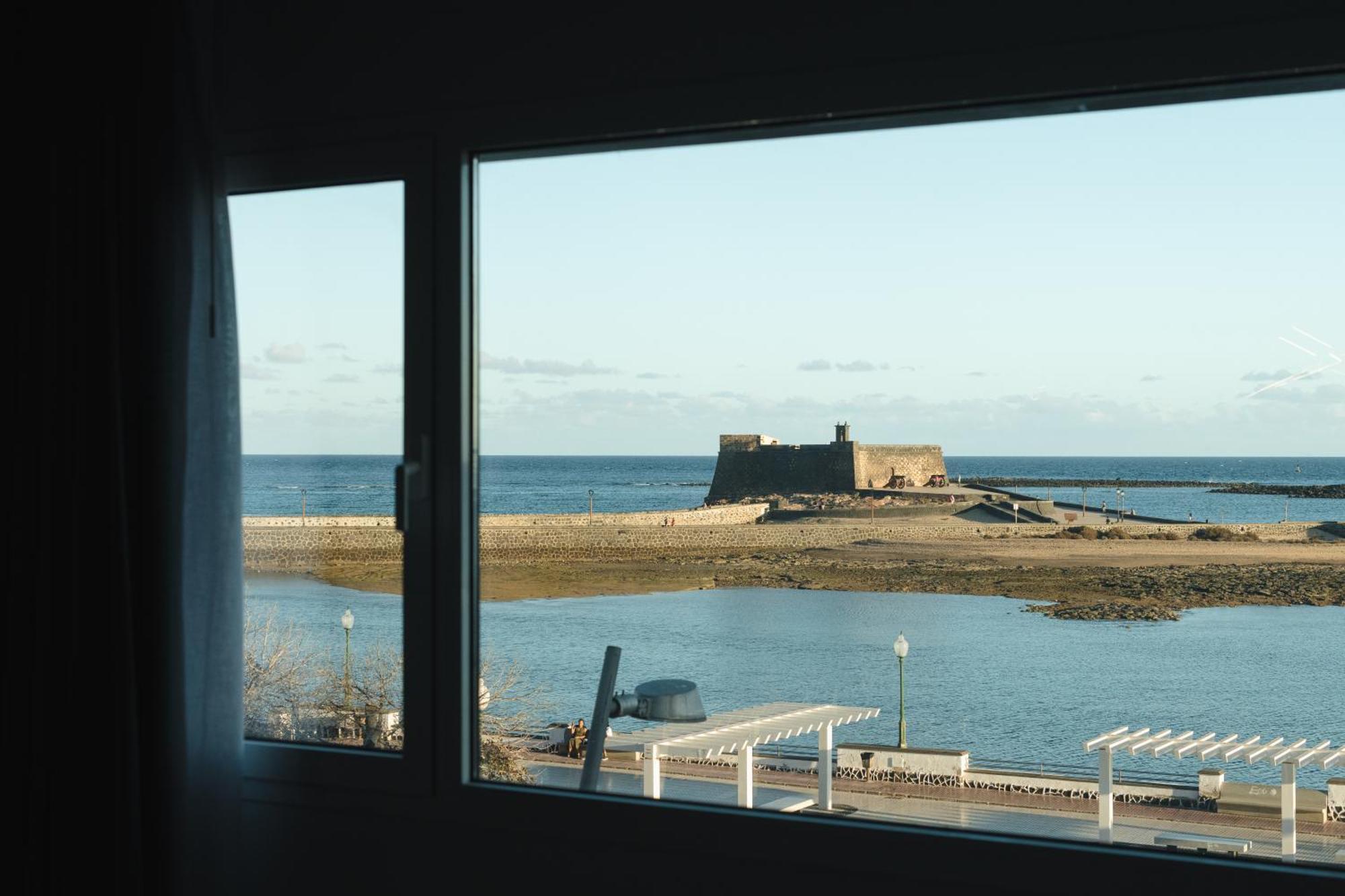 Blue Marina Suites - Boutique Apartments Arrecife  Bagian luar foto