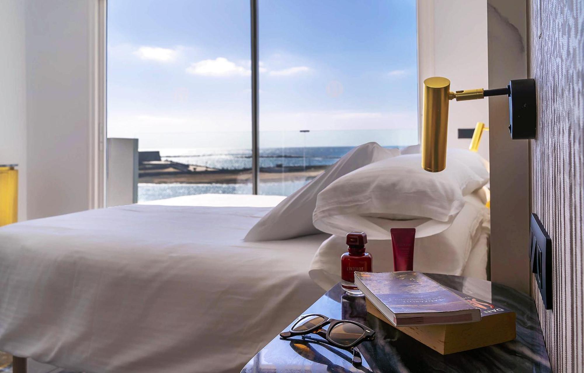 Blue Marina Suites - Boutique Apartments Arrecife  Bagian luar foto