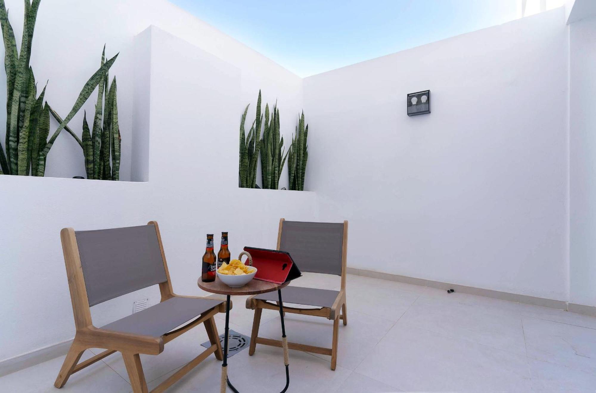 Blue Marina Suites - Boutique Apartments Arrecife  Bagian luar foto