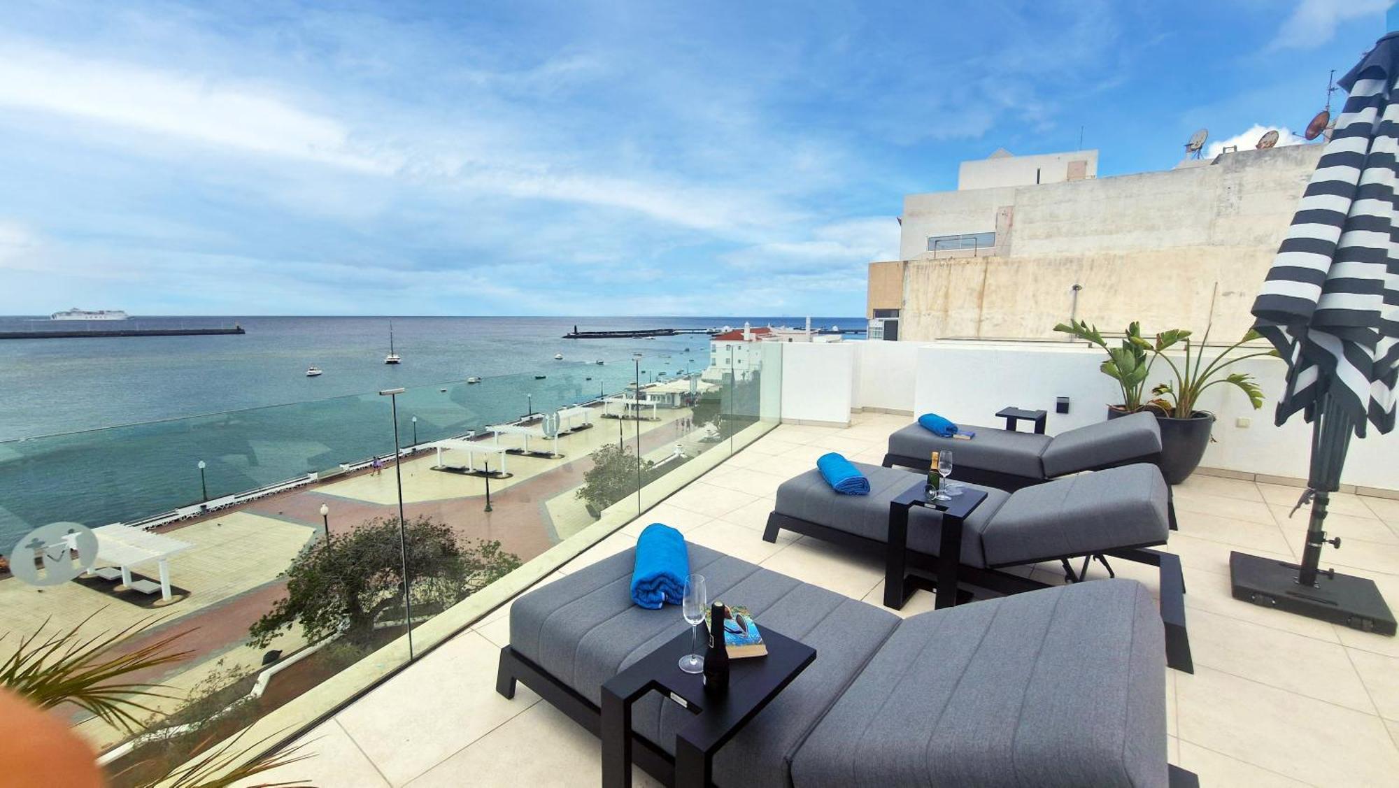 Blue Marina Suites - Boutique Apartments Arrecife  Bagian luar foto