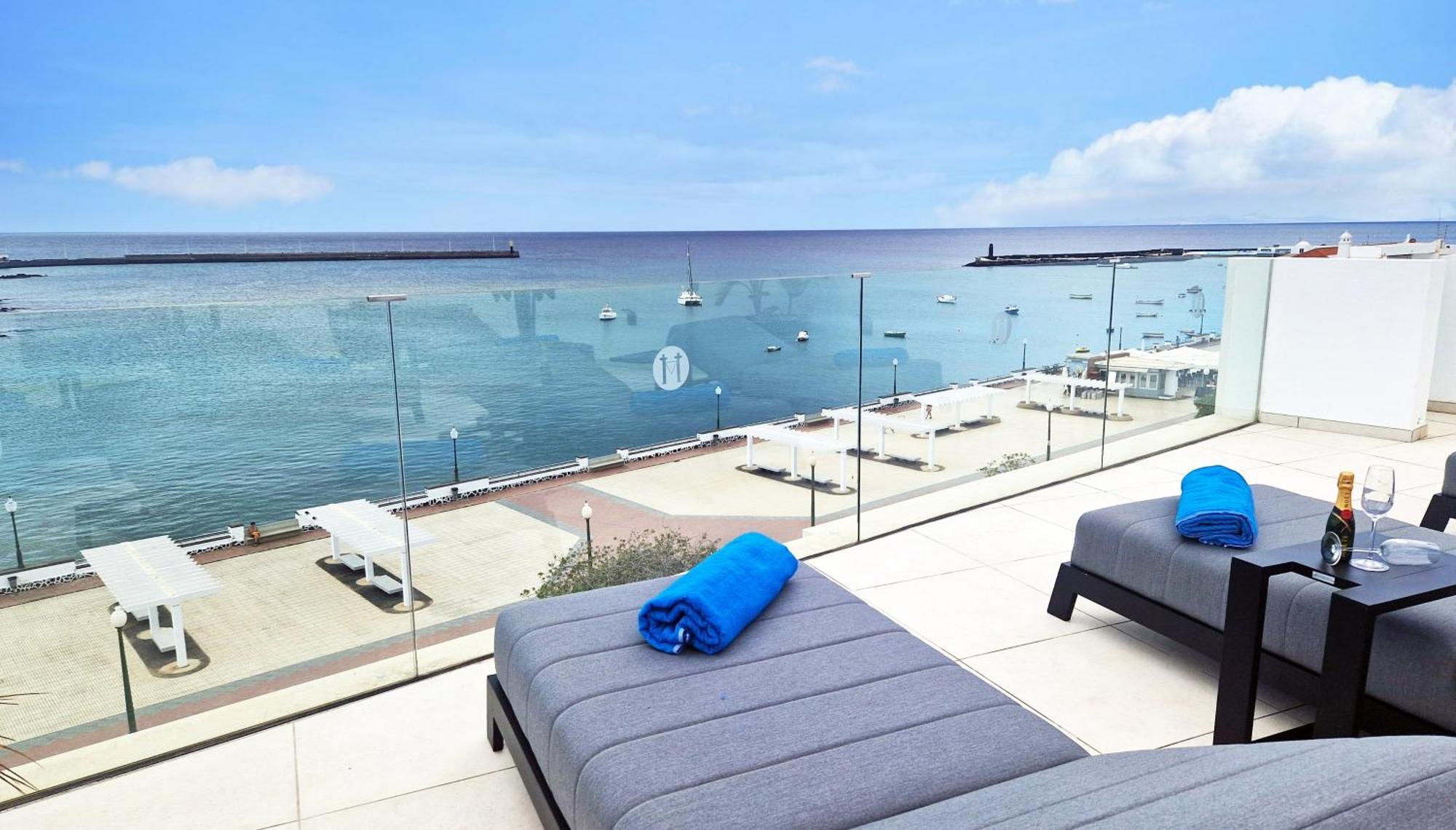 Blue Marina Suites - Boutique Apartments Arrecife  Bagian luar foto