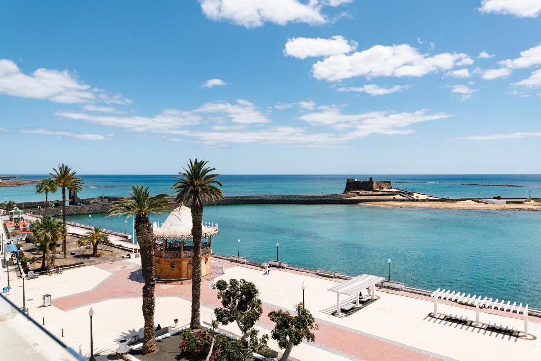 Blue Marina Suites - Boutique Apartments Arrecife  Bagian luar foto